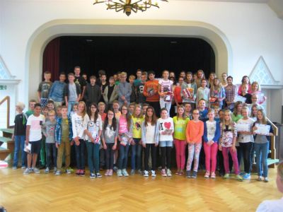 Big Challenge 2014: Preisträger und Teilnehmer bei der Urkundenübergabe in der Aula des Gymnasiums Nordhorn. Big Challenge 2014: Preisträger und Teilnehmer bei der Urkundenübergabe in der Aula des Gymnasiums Nordhorn.