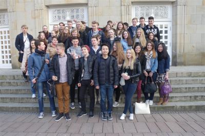 Die Kurse Darstellendes Spiel Kl. 10 im Theater in Osnabrück! Die Kurse Darstellendes Spiel Kl. 10 im Theater in Osnabrück!