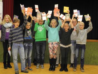 Die Klassensieger 2014 von links nach rechts: Femke van der Kamp (6 A), Linus Kambach (6 E), Jonas Gellink (6 E), Lorena Gilzer (6 D), Tim Egbers (6 D),  Evelyn Dreilich (6 B), Raul Blanco Neves (6 C), Lina Baptista (6 B), Fenja Penning (6 C), Ben Harmsen (6 A)